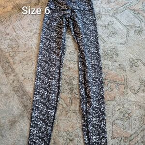 Black and White Patterned Leggings